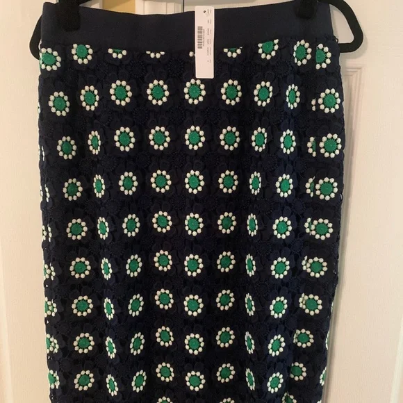 NWT Unworn. J. Crew Pencil Skirt. Navy/Green floral crochet pattern. Size 6 - Picture 3 of 7